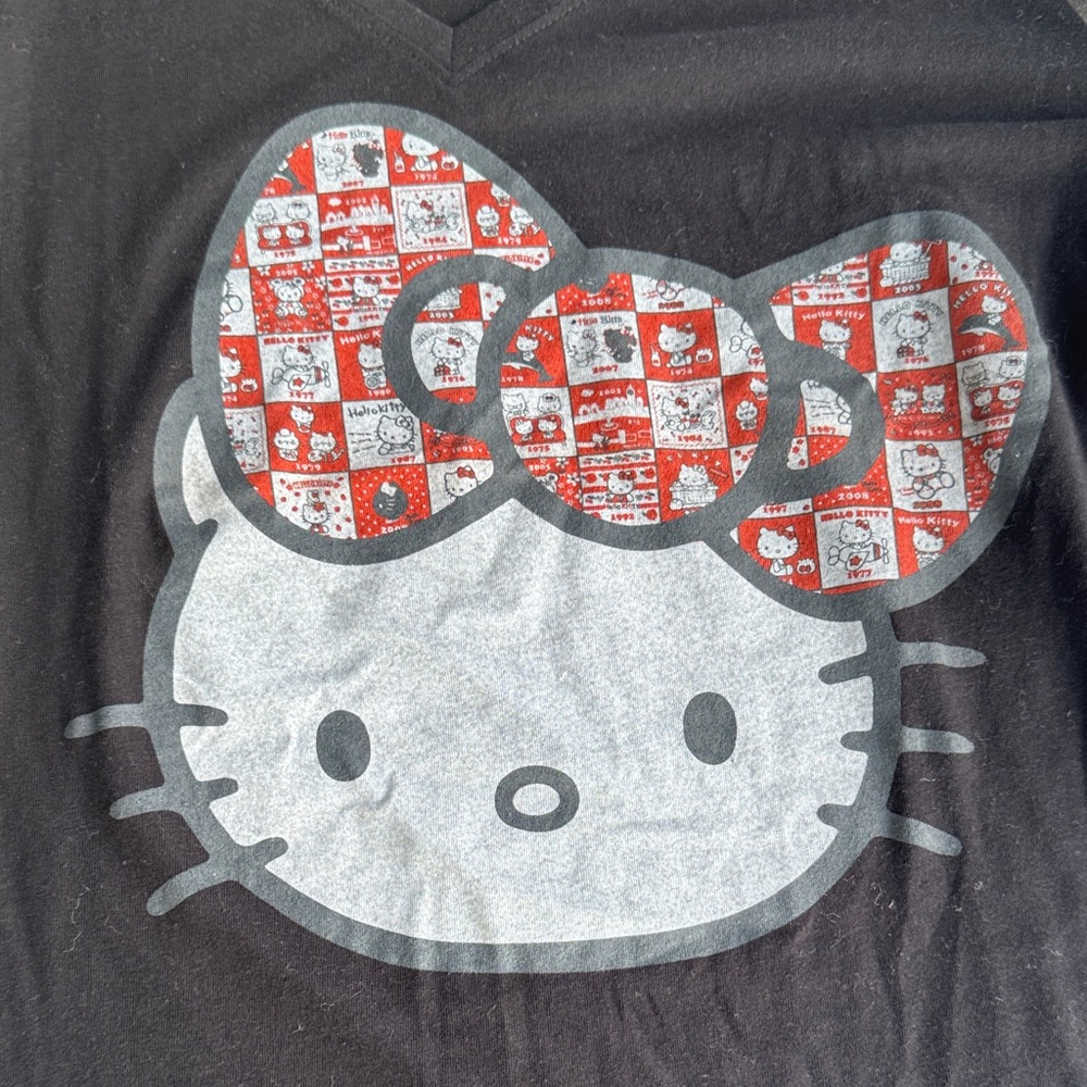 Hello Kitty Black & White V‑Neck Raglan Tee - Picture 3 of 6